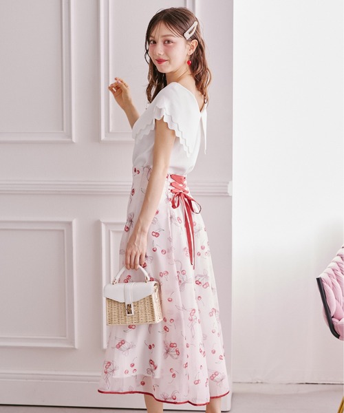 tocco closet(トッコ クローゼット)の「バックレースアップチェリー×リボンプリントシアーフレアスカート(スカート・レディース・レッド/ネイビー・M)」の8枚目の写真