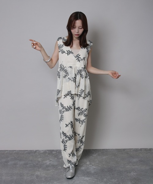NYLAUS(ナイラス)の「【SG】ボタニカル刺繍メッシュペプラムベスト(ベスト・レディース・アイボリー/ブラック・M)」の10枚目の写真