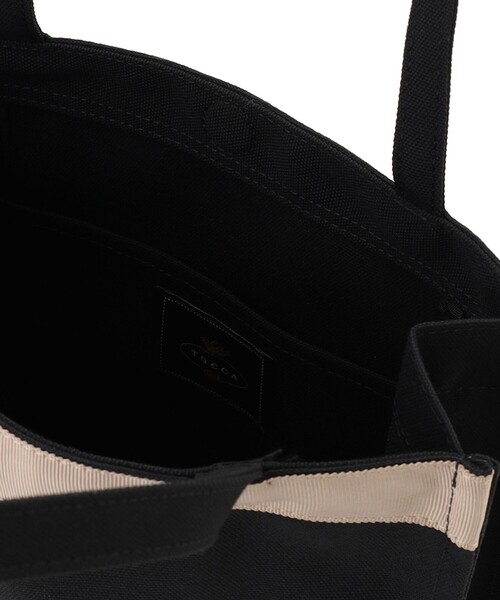 TOCCA(トッカ)の「PUFFY ICON SUBBAG サブバッグ(トートバッグ・レディース・ライトグレー系/ブラック系/ベージュ系5/ネイビー系・F)」の18枚目の写真