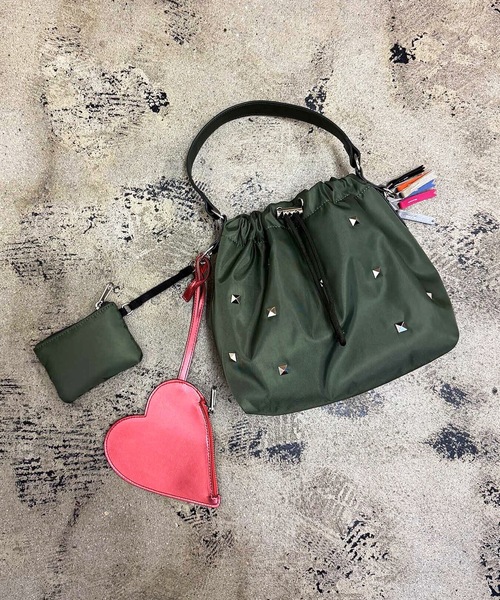 COMMON WARE(コモンウェアー)の「EM:cheek チーク スタッズ heart pouch studs 2way shoulder(ショルダーバッグ・レディース・ブラック/カーキ/グレー/パープル・FREE)」の3枚目の写真