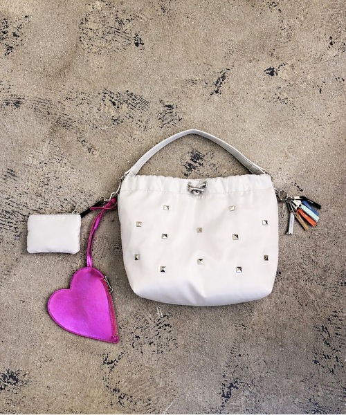 COMMON WARE(コモンウェアー)の「EM:cheek チーク スタッズ heart pouch studs 2way shoulder(ショルダーバッグ・レディース・ブラック/カーキ/グレー/パープル・FREE)」の6枚目の写真
