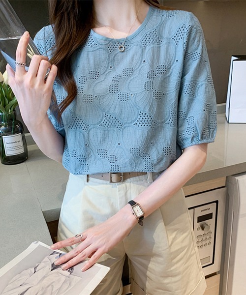 ONEP STAR(ワンピスター)の「フラワーデザイン総レースブラウス(シャツ/ブラウス・レディース・ブルー/オフホワイト・X-LARGE/LARGE/MEDIUM)」の10枚目の写真