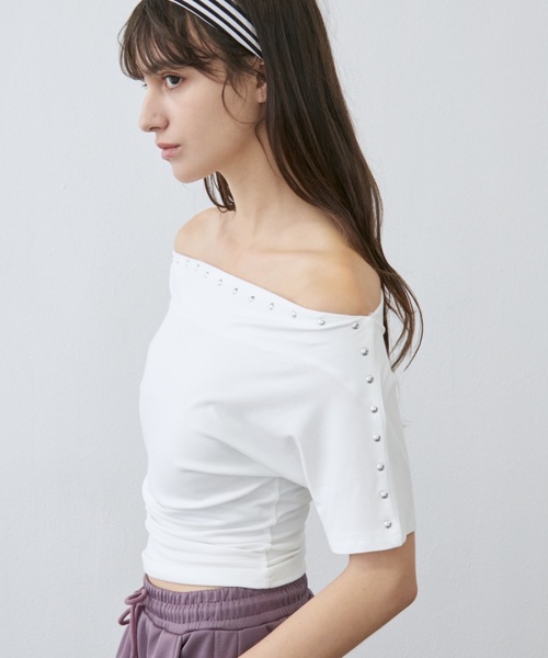 Rohwel(ローウェル)の「Stud Off-Shoulder Top / スタッズオフショルダートップス(Tシャツ/カットソー・レディース・ホワイト/イエロー/グレー・FREE)」の1枚目の写真