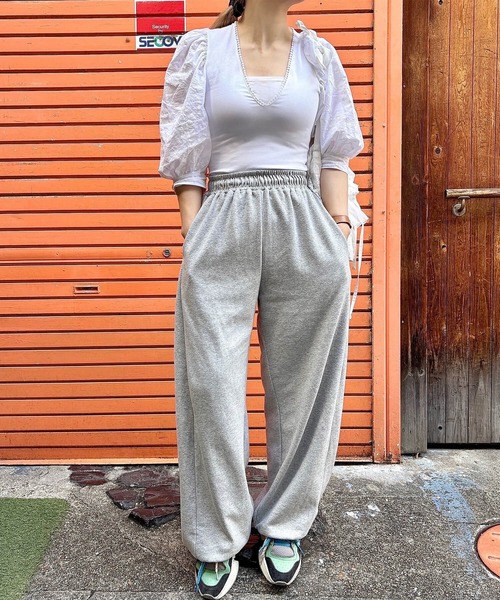 ISOOK（アイスー）の「サイドピンタックスウェットパンツ(comochi select) / ウエストゴム ルーズ ストレート ワイド（スウェットパンツ・レディース・グレー・FREE）」の2枚目の写真
