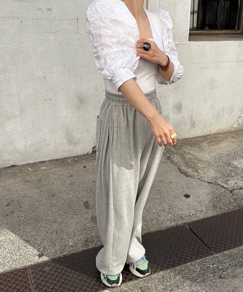 ISOOK（アイスー）の「サイドピンタックスウェットパンツ(comochi select) / ウエストゴム ルーズ ストレート ワイド（スウェットパンツ・レディース・グレー・FREE）」の6枚目の写真