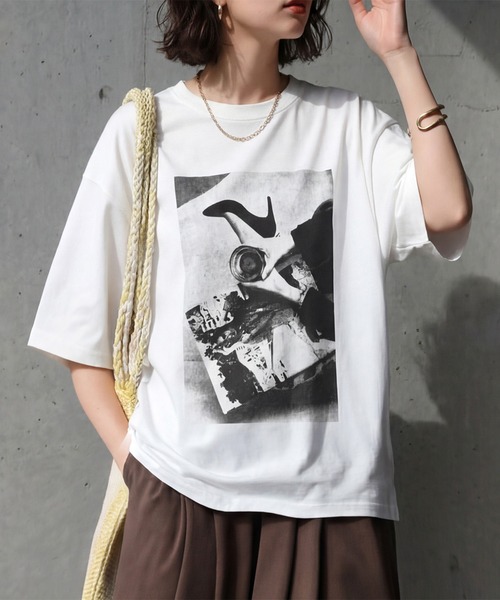 antiqua(アンティカ)の「綿100% クルーネック フォト Tシャツ(Tシャツ/カットソー・レディース・ブラック/ホワイト・ONESIZE)」の1枚目の写真