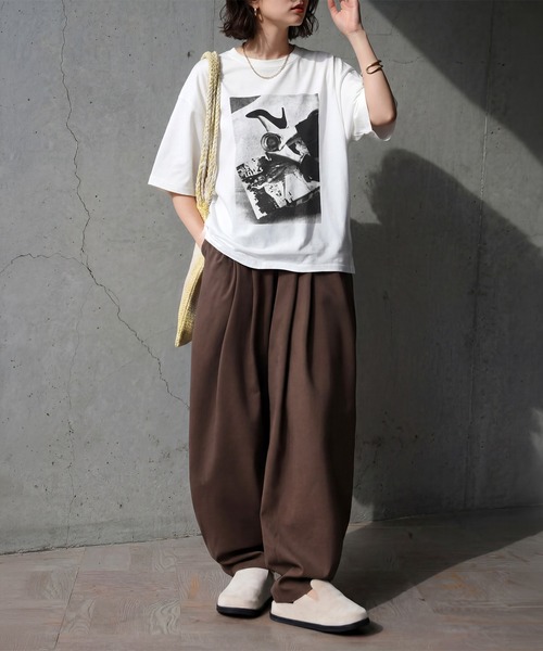 antiqua（アンティカ）の「綿100％ クルーネック フォト Tシャツ（Tシャツ/カットソー・レディース・ブラック/ホワイト・ONESIZE）」の4枚目の写真