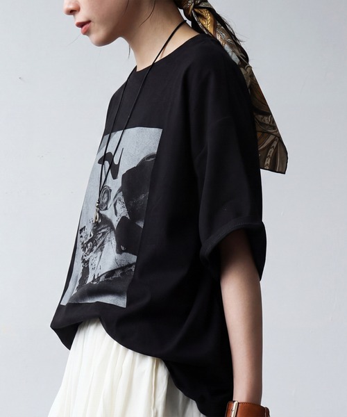 antiqua（アンティカ）の「綿100％ クルーネック フォト Tシャツ（Tシャツ/カットソー・レディース・ブラック/ホワイト・ONESIZE）」の7枚目の写真