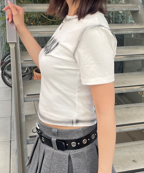ROGER AND RAW(ロジャーアンドロウ)の「スプレープリント フロントロゴ ショートT(Tシャツ/カットソー・レディース・グレー/ブラック/ホワイト・FREE)」の8枚目の写真