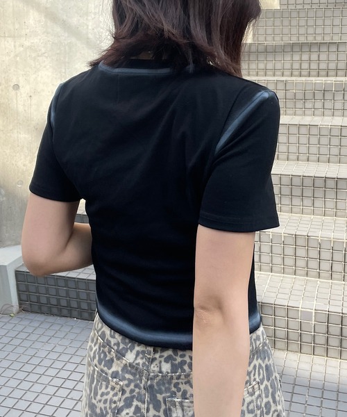 ROGER AND RAW(ロジャーアンドロウ)の「スプレープリント フロントロゴ ショートT(Tシャツ/カットソー・レディース・グレー/ブラック/ホワイト・FREE)」の18枚目の写真
