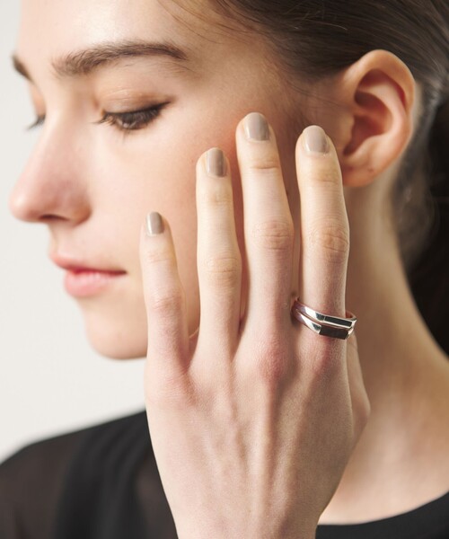 BEAUTY&YOUTH UNITED ARROWS(ビューティーアンドユースユナイテッドアローズ)の「<eoa>ストーン ダブル リング(リング・メンズ・シルバー・11/13/16/18/20/22)」の2枚目の写真