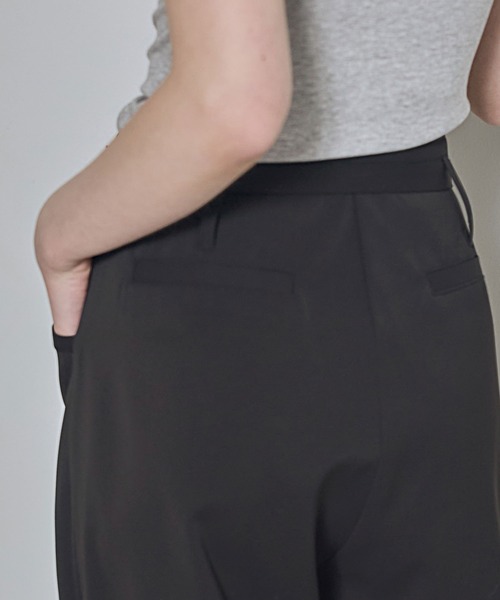 soyun(ソユン)の「ベルト付きワイドストレートパンツ(スラックス・レディース・ブラック/チャコールグレー・SMALL/MEDIUM/LARGE)」の12枚目の写真