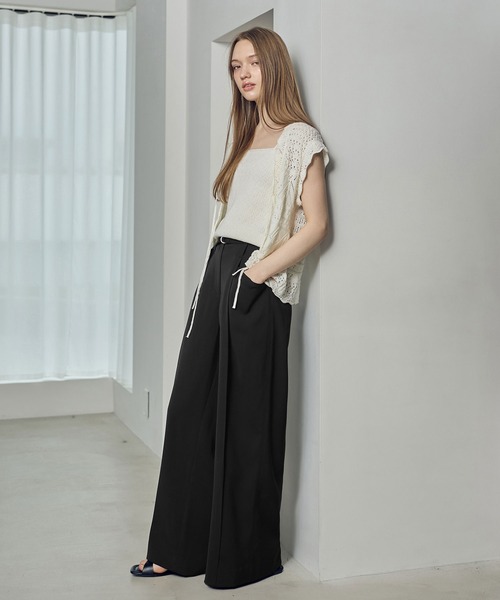 soyun(ソユン)の「ベルト付きワイドストレートパンツ(スラックス・レディース・ブラック/チャコールグレー・SMALL/MEDIUM/LARGE)」の15枚目の写真