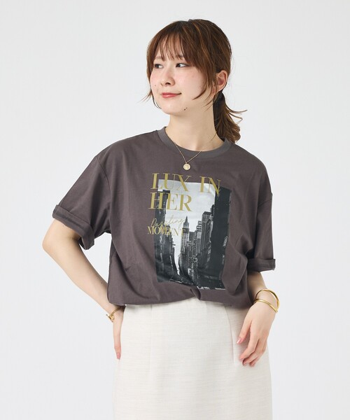 EMMA　ROUGE VIF（エマルージュヴィフ）の「コットンフォトロゴTシャツ/半袖/春服/夏服/洗濯機洗い可能（Tシャツ/カットソー・レディース・チャコールグレー/オフホワイト・フリー）」の22枚目の写真