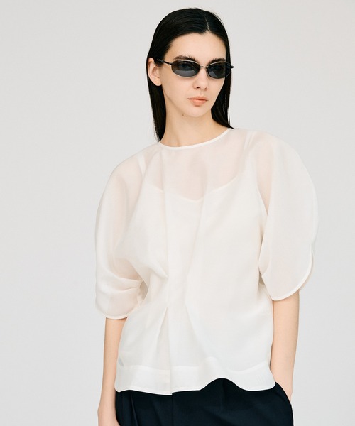 PRANK PROJECT(プランクプロジェクト)の「【2026Summer Pre-Order】オーガンジーパフトップ / Organza Puff-Sleeve Top(シャツ/ブラウス・レディース・アイボリー/ブラック・FREE)」の2枚目の写真