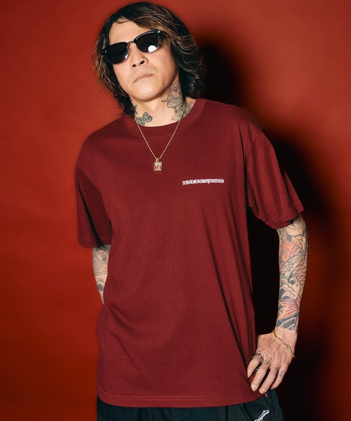 NineMicrophones(ナインマイクロフォンズ)の「NEMESIS TEE(Tシャツ/カットソー・メンズ・ブラック/バーガンディー/ホワイト・XX-LARGE/X-LARGE/LARGE/MEDIUM/SMALL)」の3枚目の写真