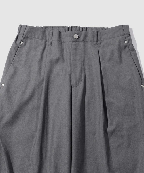 URBAN COLLECTION(アーバンコレクション)の「【URBANCOLECTION/リアルスタンダード】 ツイルタックカーブスラックス ルーズシルエットパンツ(スラックス・メンズ・グレー/ブラック/ブラウン・S/M/L/XL)」の5枚目の写真