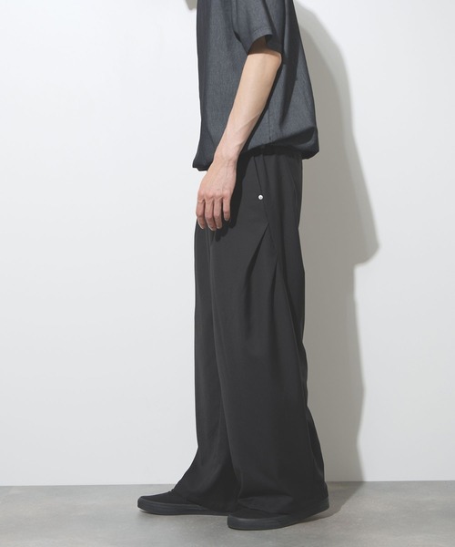 URBAN COLLECTION(アーバンコレクション)の「【URBANCOLECTION/リアルスタンダード】 ツイルタックカーブスラックス ルーズシルエットパンツ(スラックス・メンズ・グレー/ブラック/ブラウン・S/M/L/XL)」の12枚目の写真