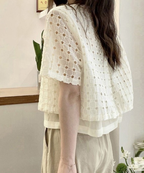 ONEP STAR(ワンピスター)の「カットワークレースブラウス(シャツ/ブラウス・レディース・ベージュ・MEDIUM/LARGE/X-LARGE)」の5枚目の写真