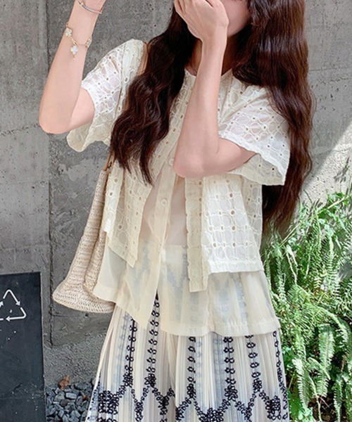 ONEP STAR(ワンピスター)の「カットワークレースブラウス(シャツ/ブラウス・レディース・ベージュ・MEDIUM/LARGE/X-LARGE)」の8枚目の写真