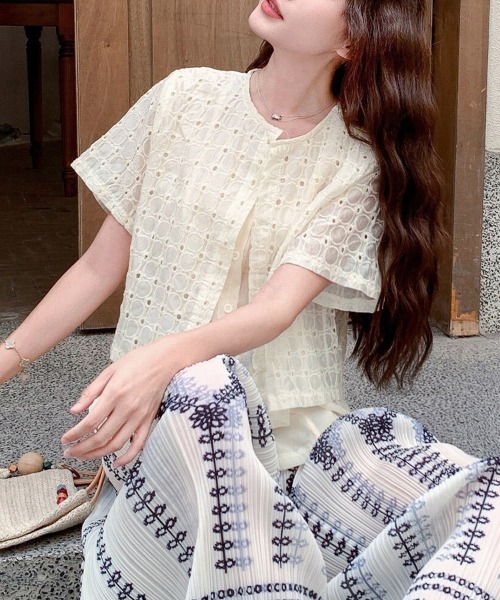 ONEP STAR(ワンピスター)の「カットワークレースブラウス(シャツ/ブラウス・レディース・ベージュ・MEDIUM/LARGE/X-LARGE)」の9枚目の写真