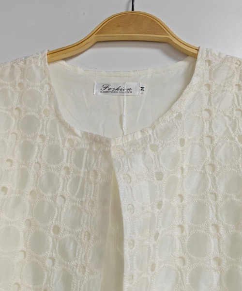 ONEP STAR(ワンピスター)の「カットワークレースブラウス(シャツ/ブラウス・レディース・ベージュ・MEDIUM/LARGE/X-LARGE)」の11枚目の写真