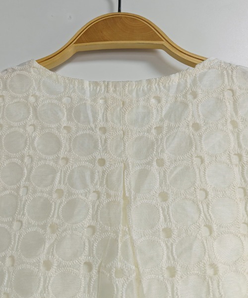 ONEP STAR(ワンピスター)の「カットワークレースブラウス(シャツ/ブラウス・レディース・ベージュ・MEDIUM/LARGE/X-LARGE)」の14枚目の写真
