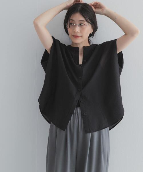URBAN RESEARCH DOORS（アーバンリサーチドアーズ）の「『一部WEB限定カラー』ショルダータックバンドカラーシャツ（シャツ/ブラウス・レディース・ベージュ系その他/ブラック/ライトブルー/イエロー・FREE）」の2枚目の写真
