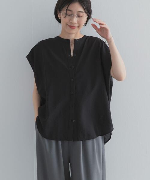 URBAN RESEARCH DOORS（アーバンリサーチドアーズ）の「『一部WEB限定カラー』ショルダータックバンドカラーシャツ（シャツ/ブラウス・レディース・ベージュ系その他/ブラック/ライトブルー/イエロー・FREE）」の7枚目の写真
