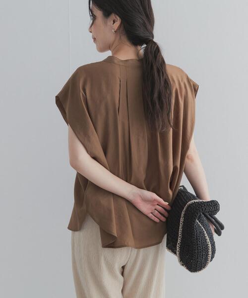 URBAN RESEARCH DOORS（アーバンリサーチドアーズ）の「『一部WEB限定カラー』ショルダータックバンドカラーシャツ（シャツ/ブラウス・レディース・ベージュ系その他/ブラック/ライトブルー/イエロー・FREE）」の18枚目の写真