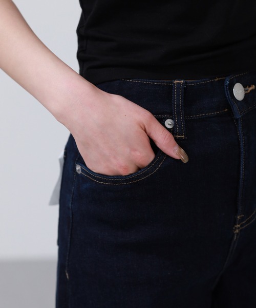 OMNES(オムネス)の「ストレッチデニム バルーンパンツ(デニムパンツ・レディース・ワンウォッシュ/ブラック系・WOMENS S)」の4枚目の写真