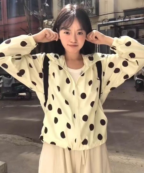 AsheKsha(アシクシャ)の「大きな水玉柄のフード付き日焼け止めジャケット(その他アウター・レディース・イエロー・M)」の10枚目の写真