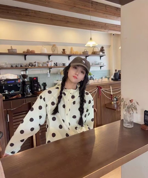 AsheKsha(アシクシャ)の「大きな水玉柄のフード付き日焼け止めジャケット(その他アウター・レディース・イエロー・M)」の4枚目の写真