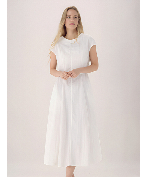 ACUD(アクド)の「Cap Sleeve Strap Dress _White(ワンピース・レディース・オフホワイト・FREE)」の2枚目の写真