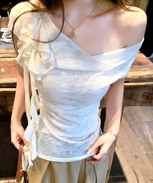 2ly2(トゥーリートゥー)の「ワンショルダー フリルデザイン ドレープネック リブカットソー ノースリーブトップス(Tシャツ/カットソー・レディース・オフホワイト/ピンク・FREE)」の4枚目の写真