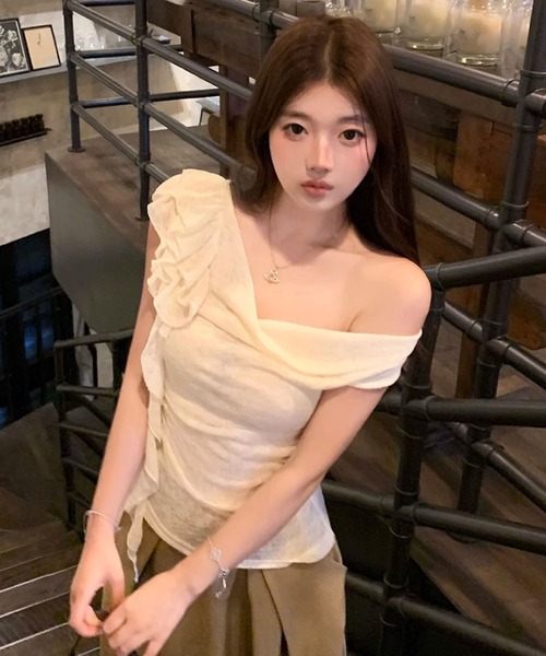 2ly2(トゥーリートゥー)の「ワンショルダー フリルデザイン ドレープネック リブカットソー ノースリーブトップス(Tシャツ/カットソー・レディース・オフホワイト/ピンク・FREE)」の11枚目の写真