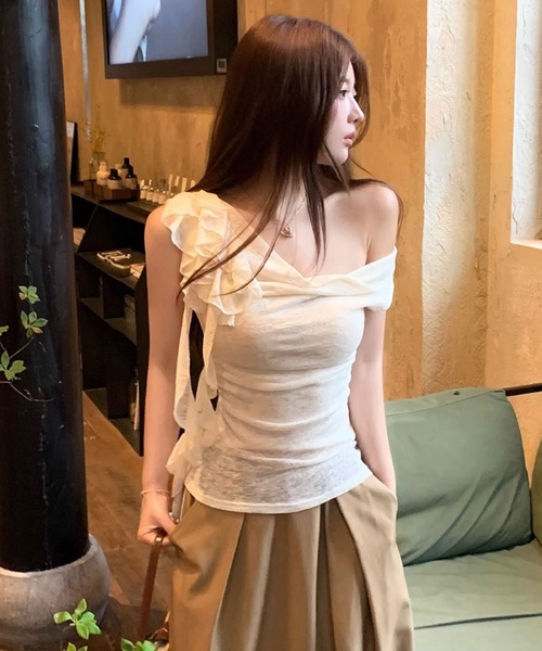 2ly2(トゥーリートゥー)の「ワンショルダー フリルデザイン ドレープネック リブカットソー ノースリーブトップス(Tシャツ/カットソー・レディース・オフホワイト/ピンク・FREE)」の12枚目の写真