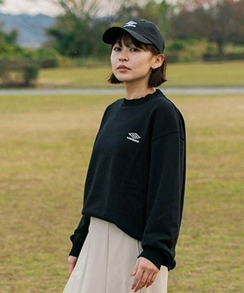 UMBRO（アンブロ）の「umbro/アンブロ EC別注クルーネックスウェット（スウェット・メンズ・グレー/ブラック・S/M/O）」の2枚目の写真