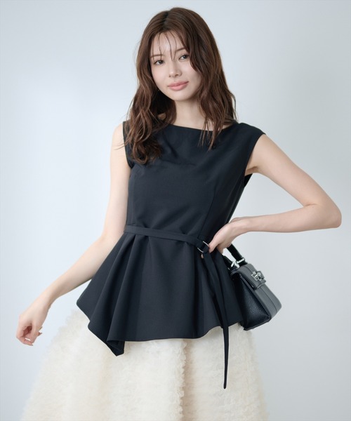AND COUTURE(アンドクチュール)の「イレヘムタックペプラムブラウス(シャツ/ブラウス・レディース・ブラウン/ブラック/ベージュ・FREE)」の1枚目の写真