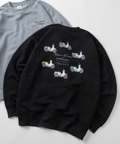 sanrio(サンリオ)の「【71】【HONDA/ホンダ】×【Sanrio/サンリオ】「スーパーカブ」「はぴだんぶい」コラボ 裏起毛 クルーネック プリント スウェット/バックプリント/ユニセックス/レディース/メンズ(S)(スウェット・レディース・シルバーグレー/ブルー/ホワイト/ブラウン/ブラック系/ブルー系/ホワイト系/ブラック・XL/L/M)」の5枚目の写真
