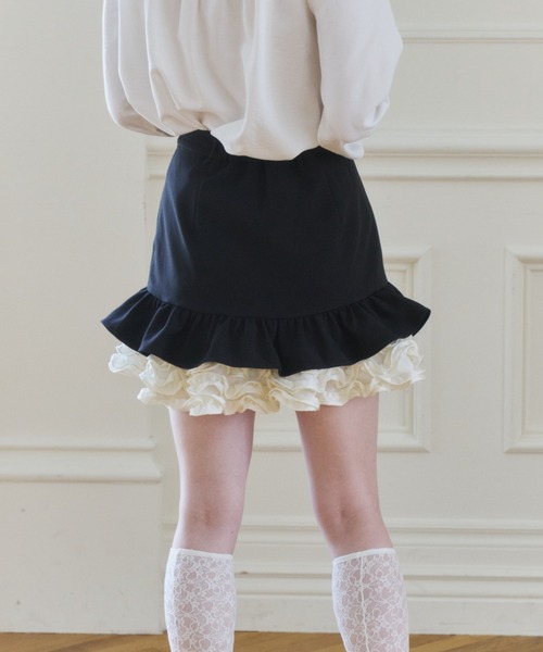 idem(イデム)の「many frill mini skirt / 裾フリルミニスカート(スカート・レディース・ブラック/ブラウン・FREE)」の4枚目の写真