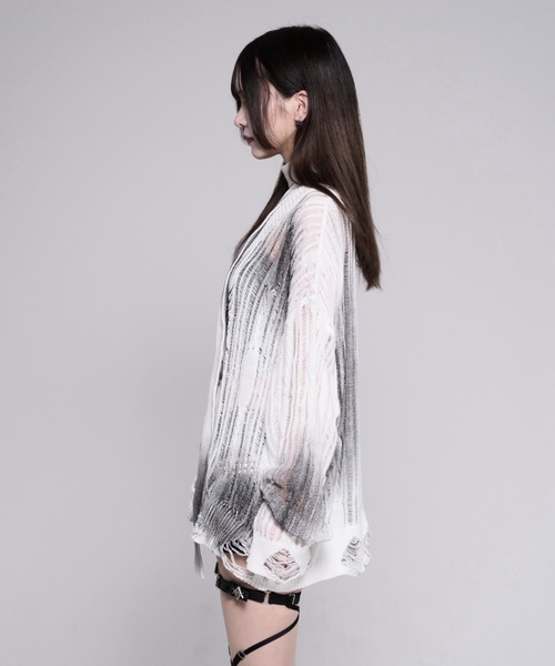 REFLEM（レフレム）の「『REFLEM/レフレム』ストール付き顔料加工ダメージニットPO（ニット/セーター・レディース・ブラック/ホワイト・FREE）」の17枚目の写真