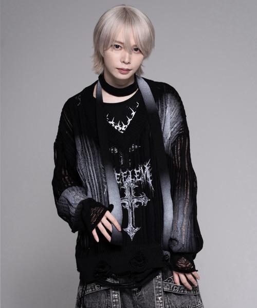 REFLEM（レフレム）の「『REFLEM/レフレム』ストール付き顔料加工ダメージニットPO（ニット/セーター・レディース・ブラック/ホワイト・FREE）」の4枚目の写真