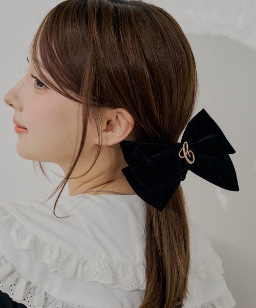 Chico(チコ)の「ロゴモチーフリボンシュシュ(その他ヘアアクセサリー・レディース・ブラウン系その他2/ブラウン/ブラック・FREE)」の2枚目の写真