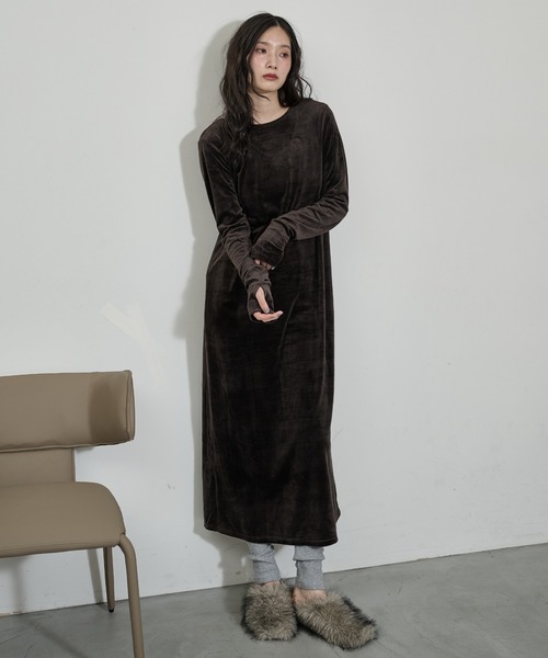 THE YOn(ザヨン)の「ロゴ刺繍ベロアワンピース(ワンピース・レディース・オリーブ/プラム/ブラウン・FREE)」の2枚目の写真