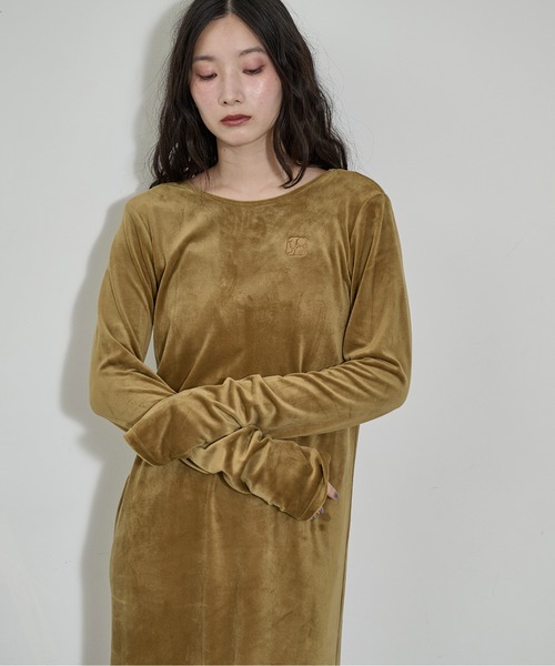 THE YOn(ザヨン)の「ロゴ刺繍ベロアワンピース(ワンピース・レディース・オリーブ/プラム/ブラウン・FREE)」の6枚目の写真