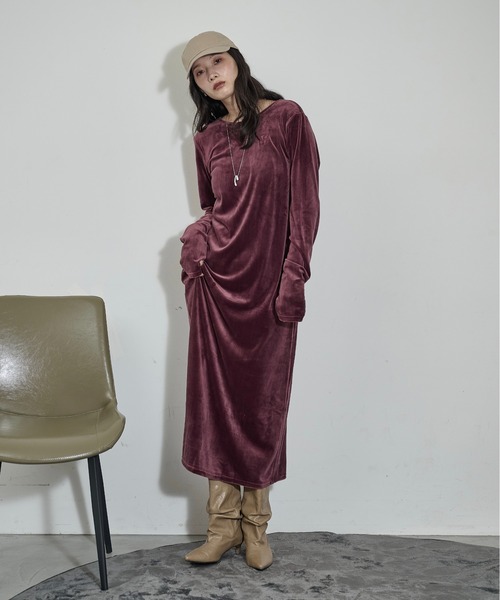 THE YOn(ザヨン)の「ロゴ刺繍ベロアワンピース(ワンピース・レディース・オリーブ/プラム/ブラウン・FREE)」の11枚目の写真