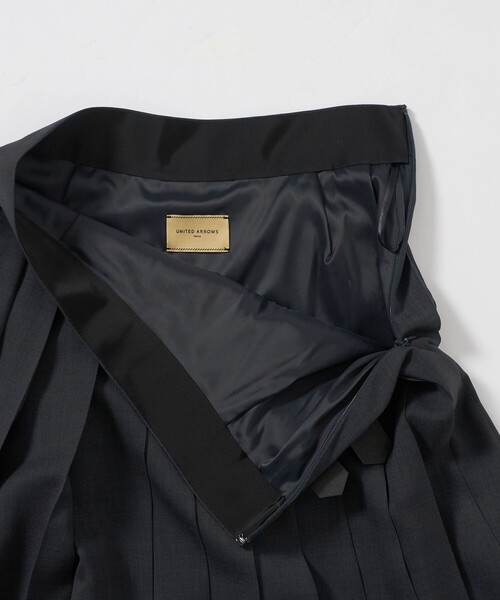 UNITED ARROWS（ユナイテッドアローズ）の「ベルト プリーツ スカート（スカート・レディース・その他2/ダークグレー・38/36）」の6枚目の写真