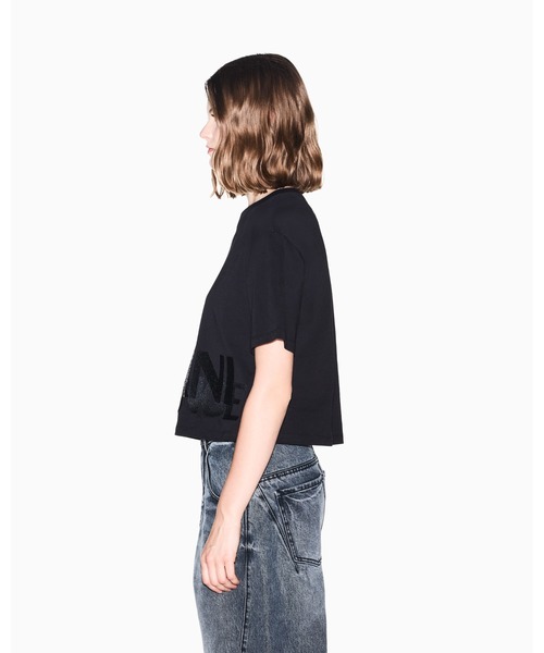 ARMANI EXCHANGE(アルマーニエクスチェンジ)の「【A|X アルマーニ エクスチェンジ】デュアルロゴ 半袖クルーネックTシャツ/CROPPED(Tシャツ/カットソー・レディース・ブラック/ホワイト・LARGE/MEDIUM/SMALL/X-LARGE/X-SMALL)」の3枚目の写真