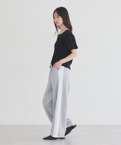 earth music&ecology(アースミュージックアンドエコロジー)の「カットシャーリングバルーンスリーブプルオーバー(Tシャツ/カットソー・レディース・オフホワイト/ブラック・FREE)」の9枚目の写真